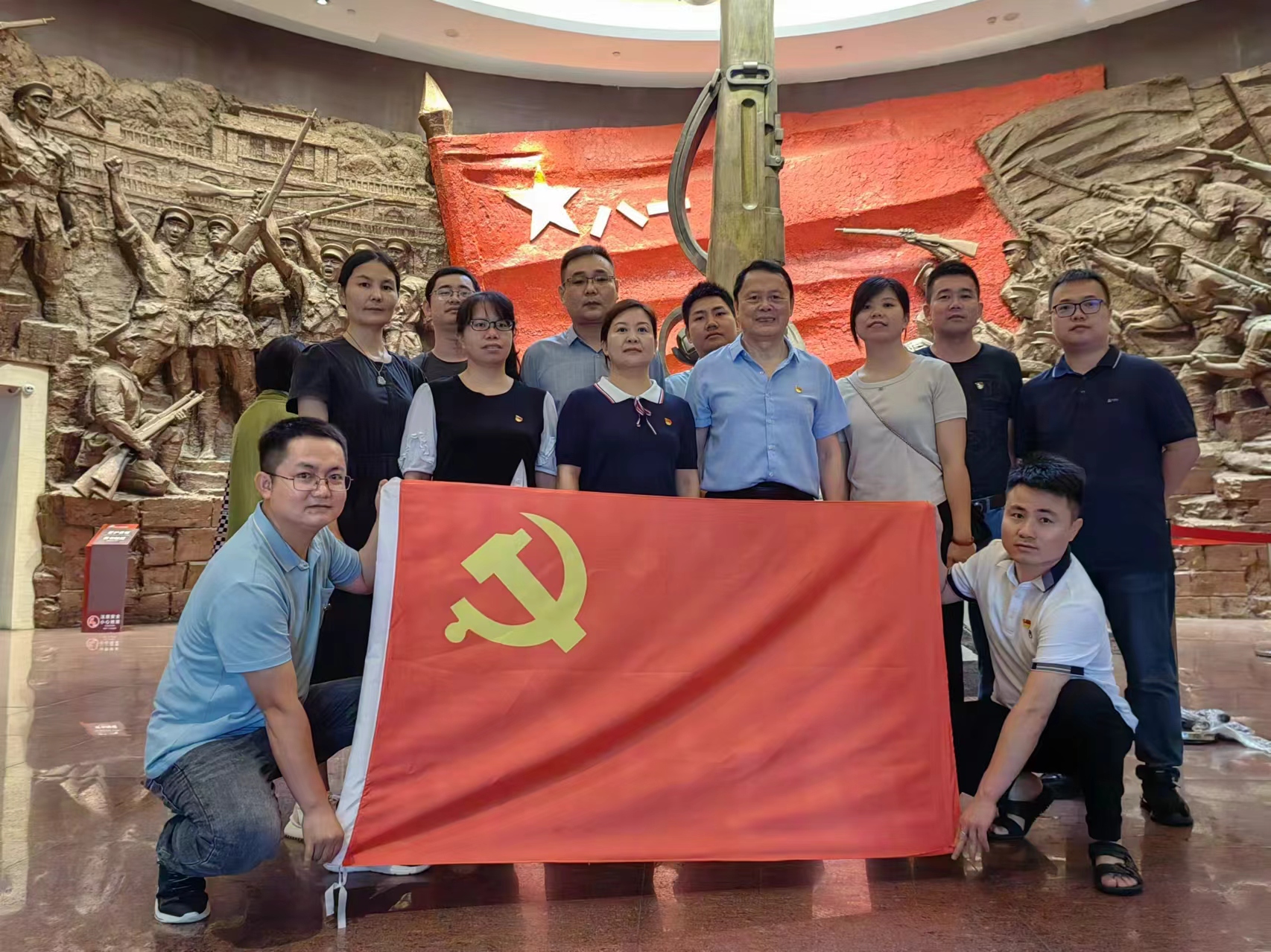 賡續(xù)紅色血脈，傳承建黨精神                                                    ——江西誠建黨支部開展“慶七一，感黨恩，跟黨走”主題黨日活動(dòng)